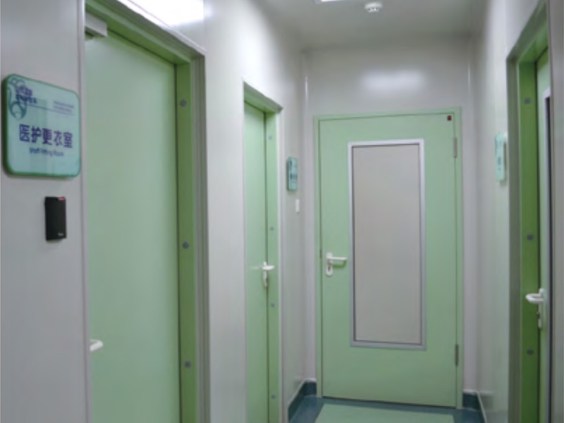 醫護更衣室門